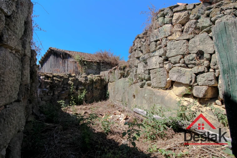 Moradia T2 para Venda em Fataunços e Figueiredo das Donas Foto 8