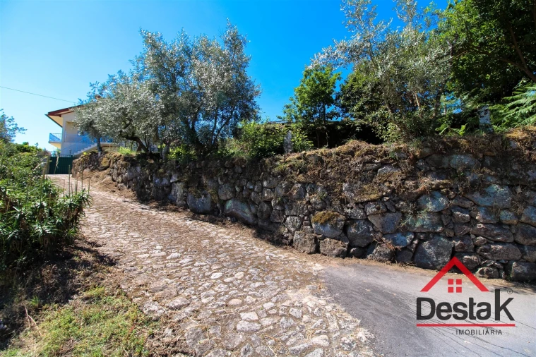 Moradia T2 para Venda em Fataunços e Figueiredo das Donas Foto 3