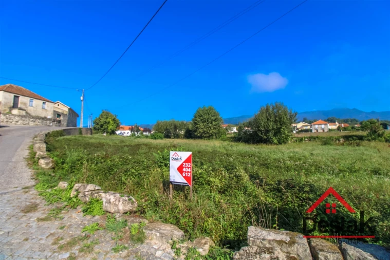 Terreno para Venda em Santa Cruz da Trapa e São Cristóvão de Lafões Foto 1