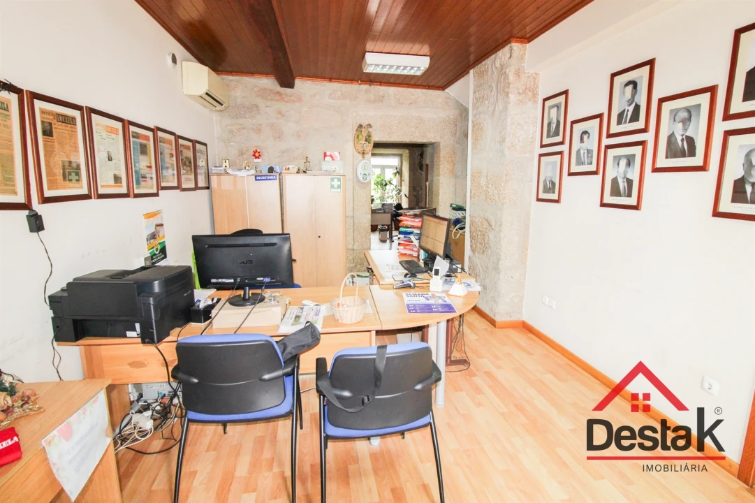 Prédio para Venda em Vouzela e Paços de Vilharigues Foto 3