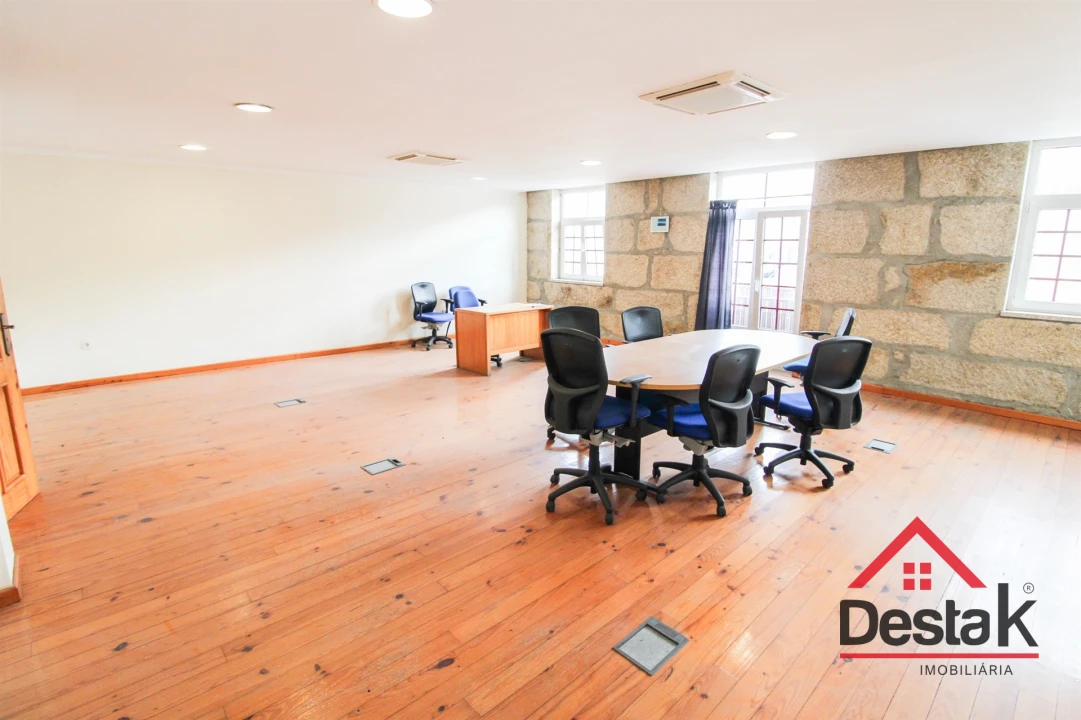 Prédio para Venda em Vouzela e Paços de Vilharigues Foto 14