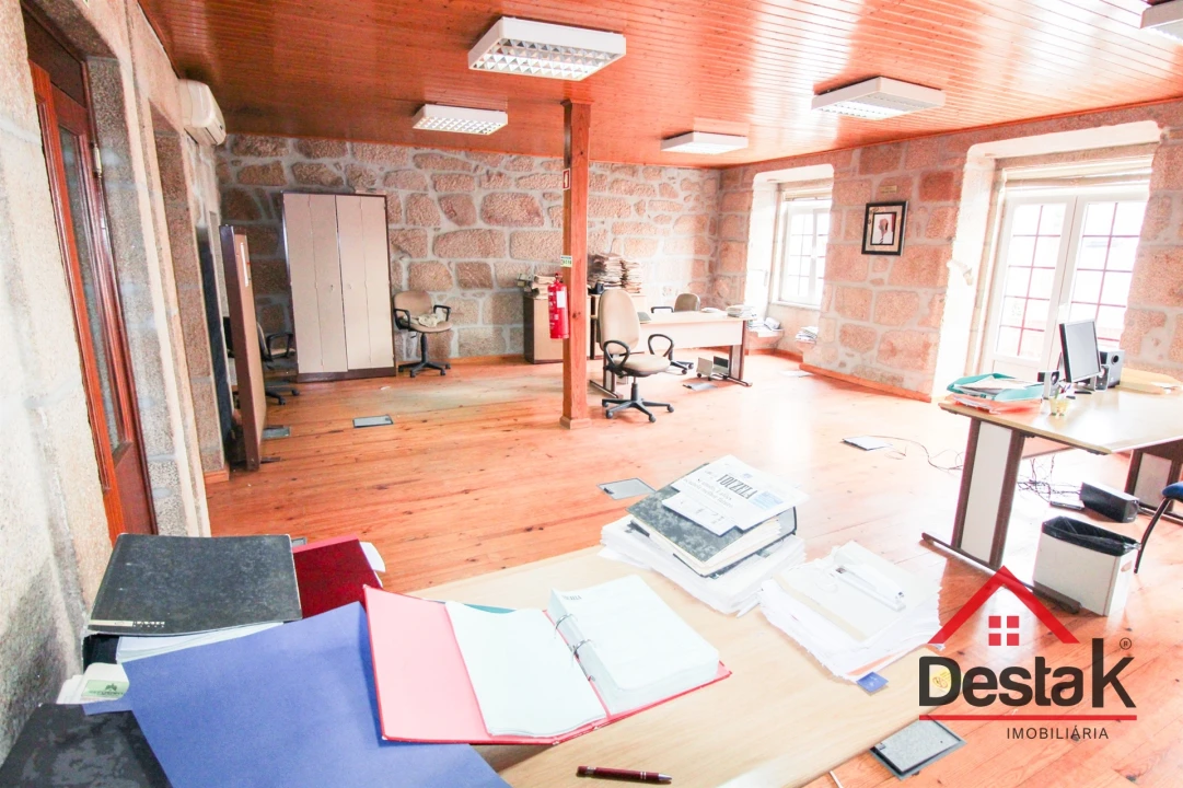 Prédio para Venda em Vouzela e Paços de Vilharigues Foto 9