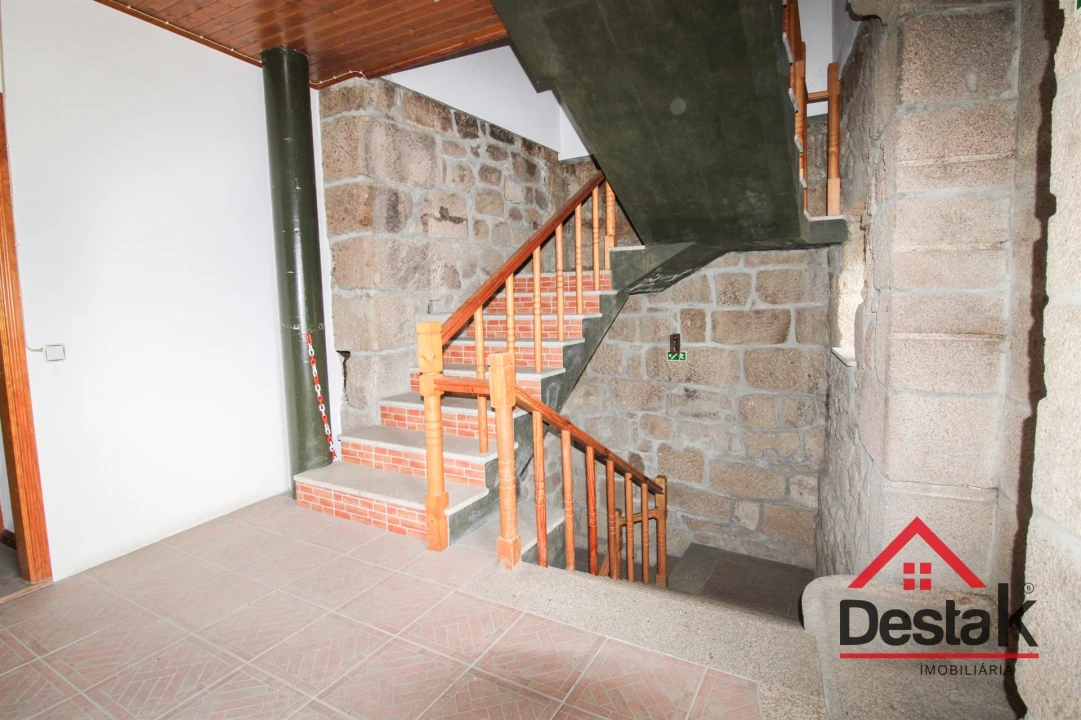 Prédio para Venda em Vouzela e Paços de Vilharigues Foto 17