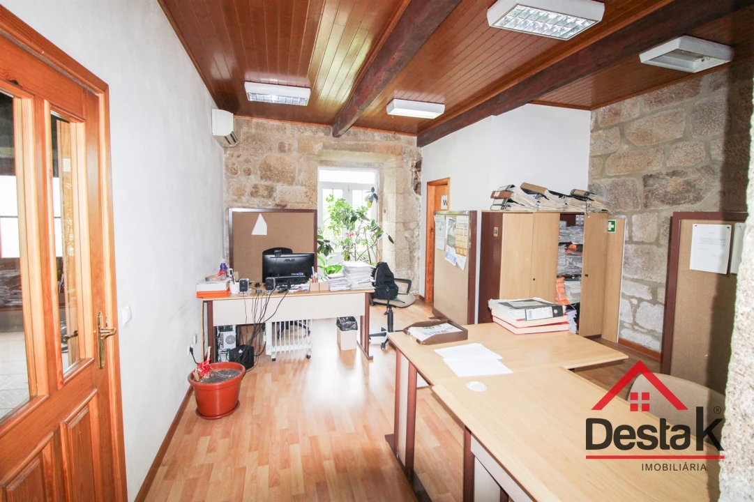 Prédio para Venda em Vouzela e Paços de Vilharigues Foto 7