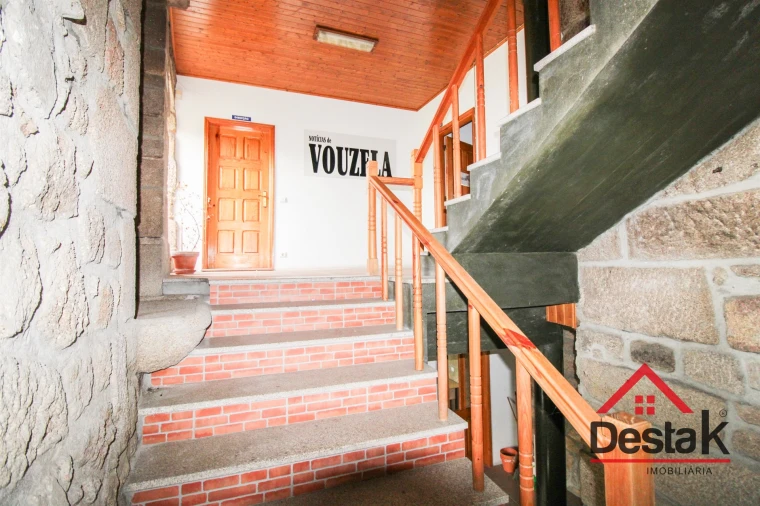 Prédio para Venda em Vouzela e Paços de Vilharigues Foto 8