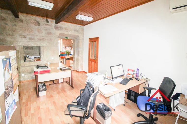 Prédio para Venda em Vouzela e Paços de Vilharigues Foto 6