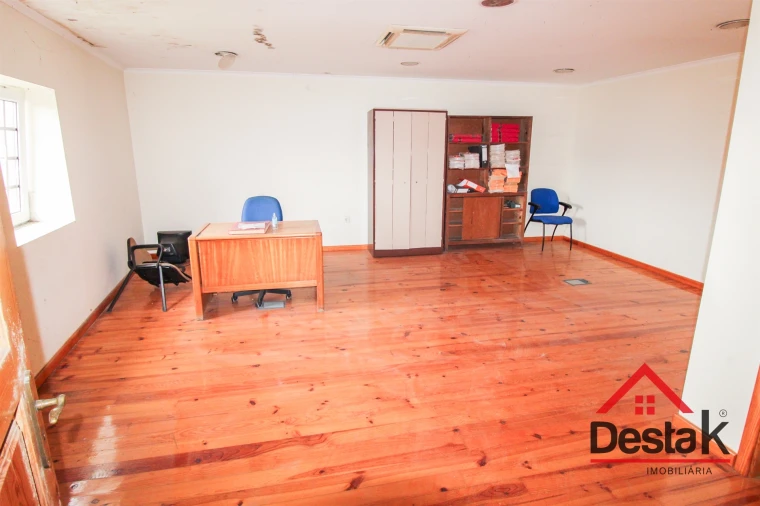 Prédio para Venda em Vouzela e Paços de Vilharigues Foto 11