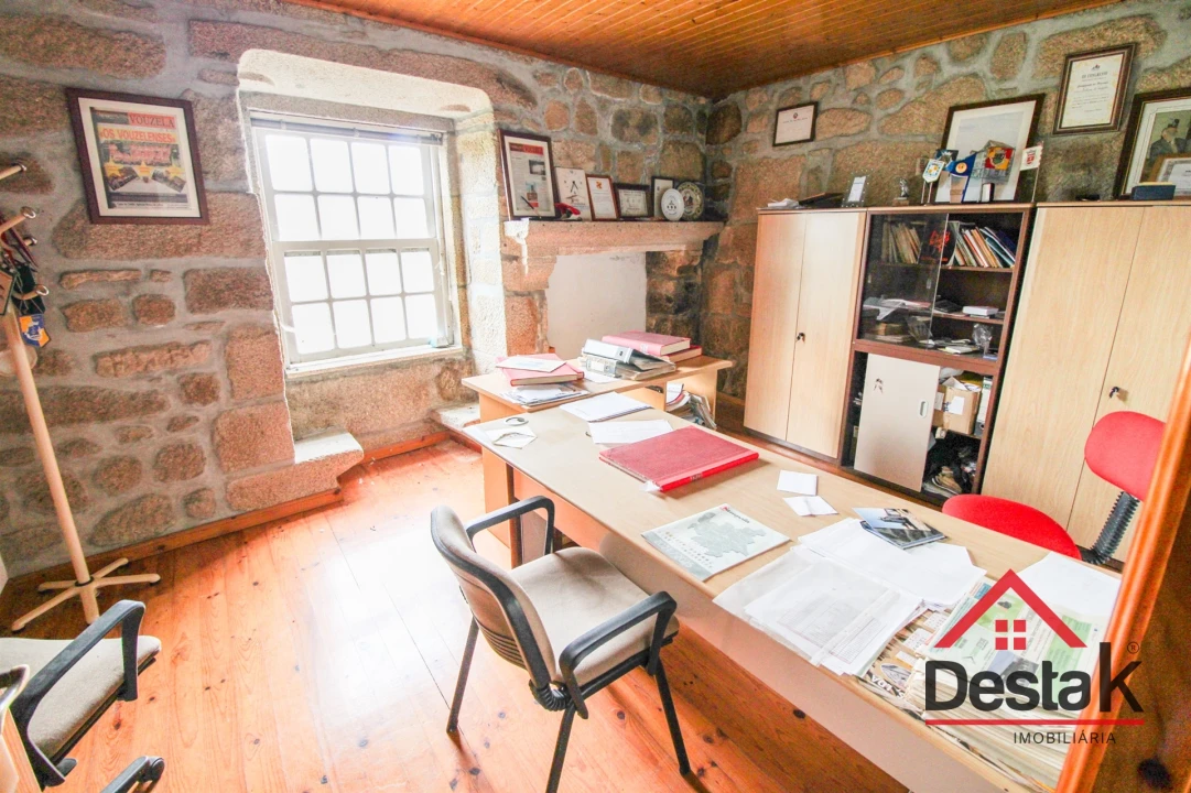 Prédio para Venda em Vouzela e Paços de Vilharigues Foto 10