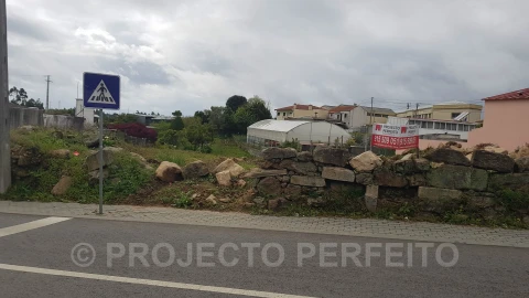 Terreno para Venda em Paços de Brandão