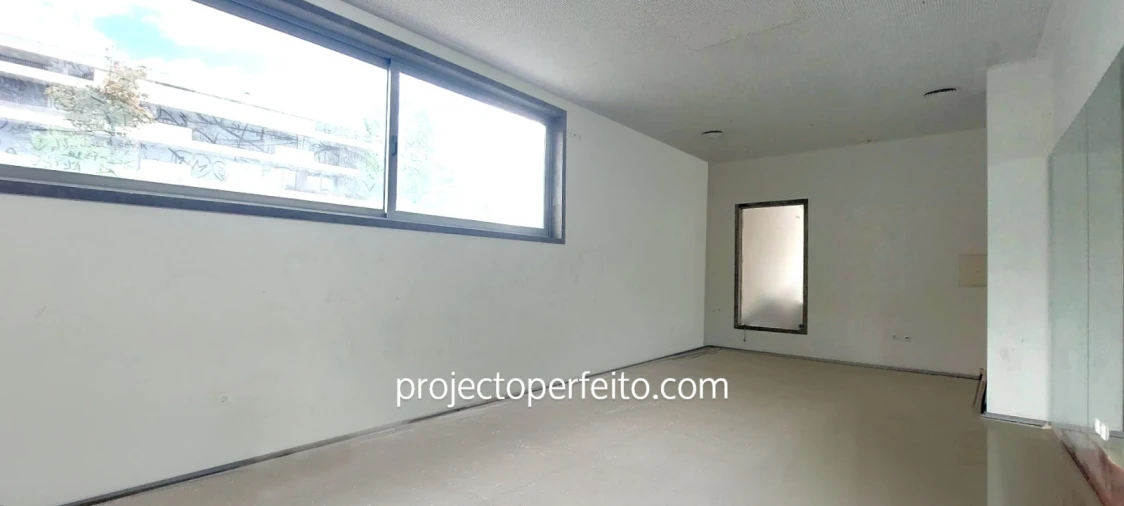 Loja para Arrendamento em Santa Maria da Feira, Travanca, Sanfins e Espargo Foto 4