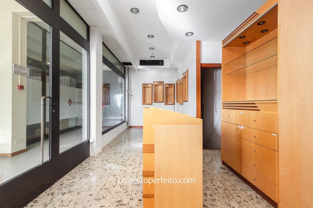 Loja para Venda em Grijó e Sermonde Foto 2