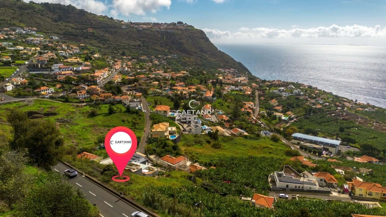 Terreno para Venda em Calheta Foto 1