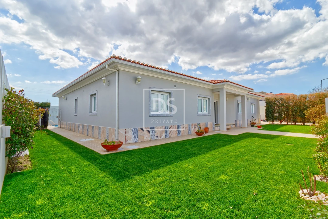 Moradia T4 para Venda em Quinta do Anjo Foto 1