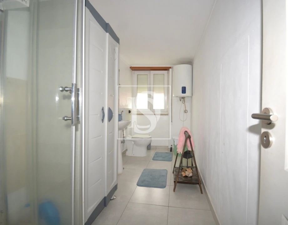 Prédio para Venda em Sé, Santa Maria e Meixedo Foto 5