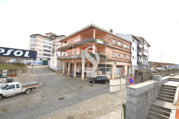 Prédio para Venda em Sé, Santa Maria e Meixedo Foto 2