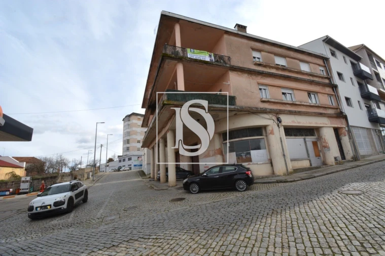 Prédio para Venda em Sé, Santa Maria e Meixedo Foto 15