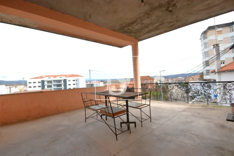 Prédio para Venda em Sé, Santa Maria e Meixedo Foto 9