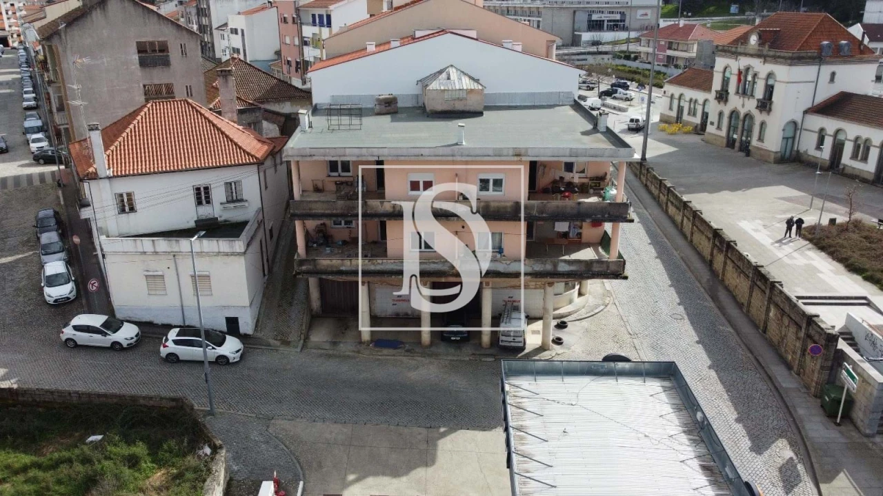 Prédio para Venda em Sé, Santa Maria e Meixedo Foto 1