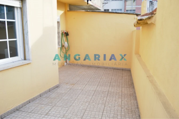 Apartamento T2 para Venda em Sacavém e Prior Velho Foto 15