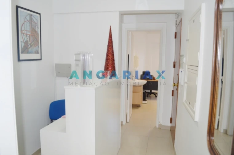 Apartamento T2 para Venda em Sacavém e Prior Velho Foto 17