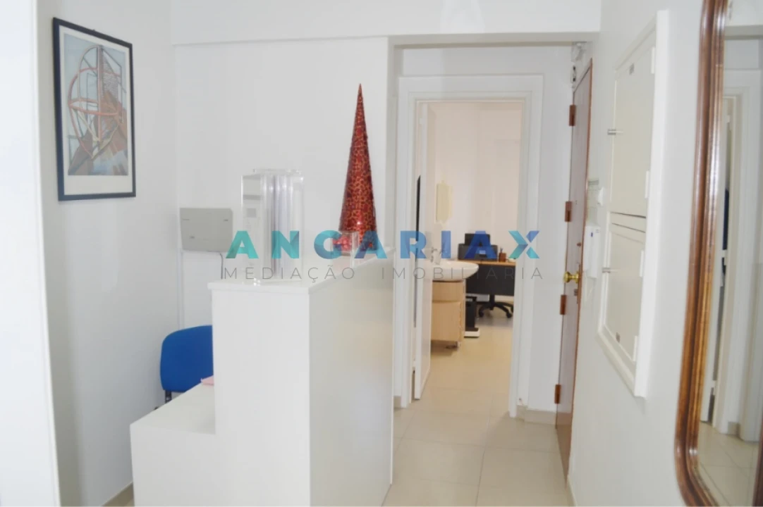 Apartamento T2 para Venda em Sacavém e Prior Velho Foto 17