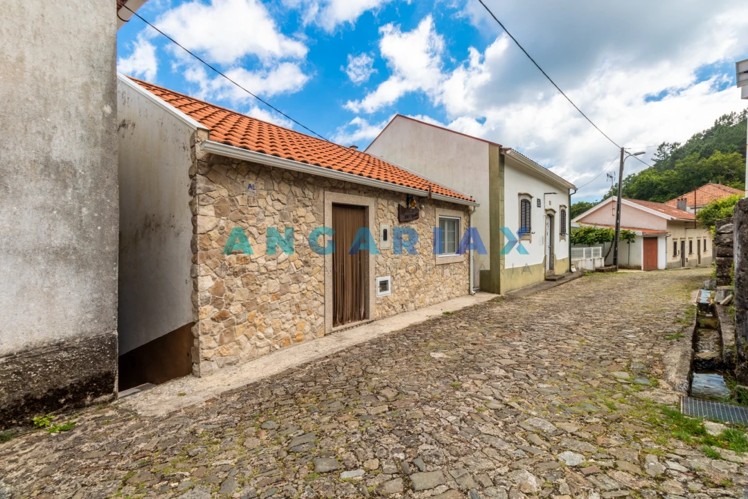 Moradia T5 para Venda em Castanheira de Pêra e Coentral Foto 1