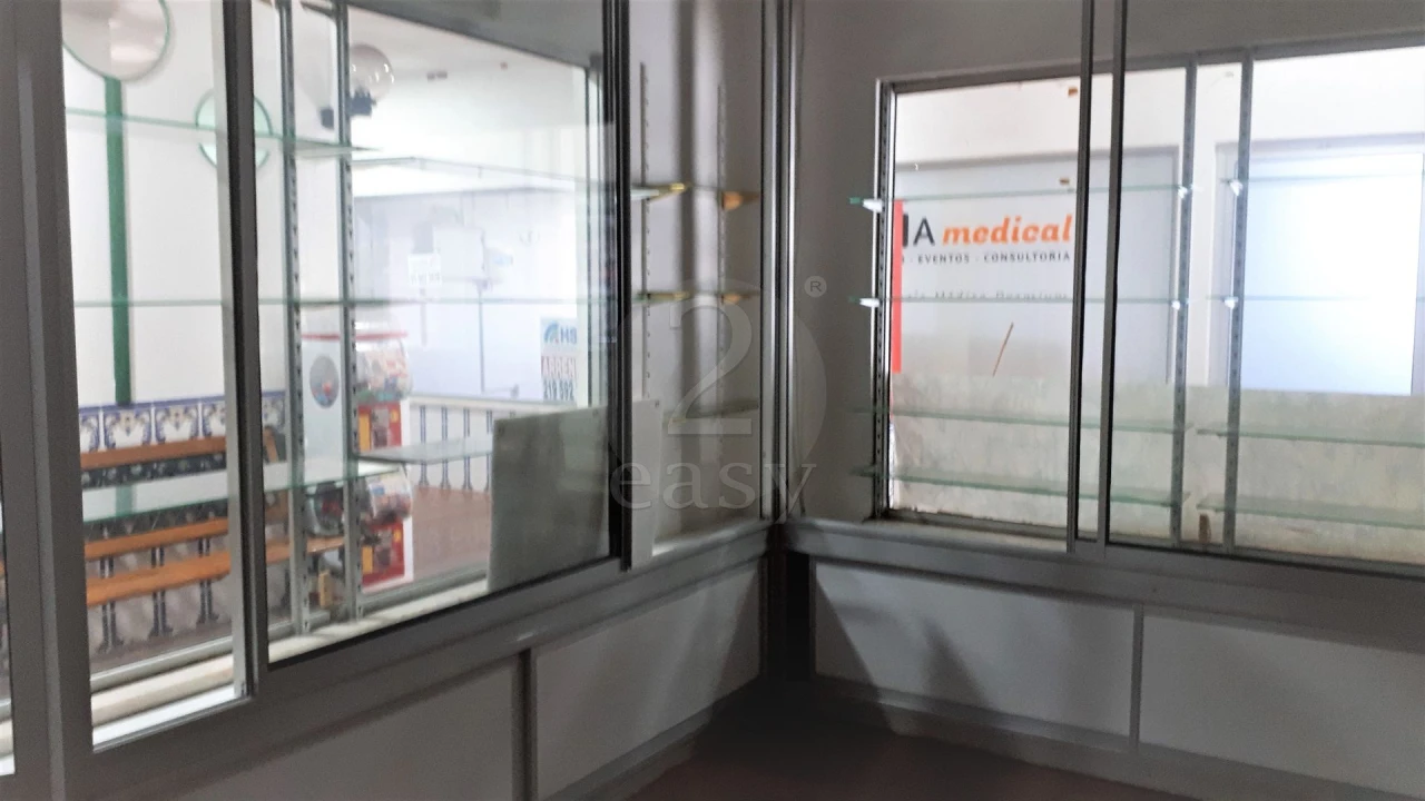 Loja para Venda em Póvoa de Santa Iria e Forte da Casa Foto 5