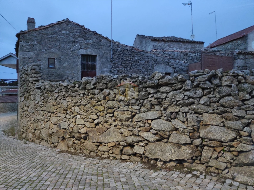 Moradia T0 para Venda em Aldeia Velha Foto 6