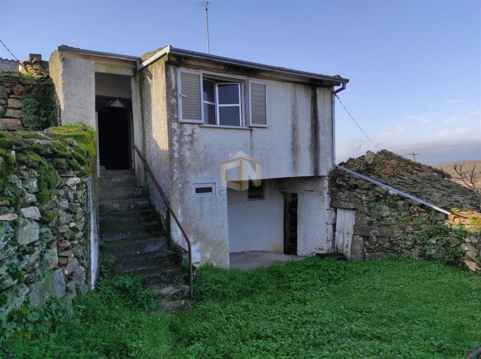 Moradia T0 para Venda em Seixo do Côa e Vale Longo Foto 1