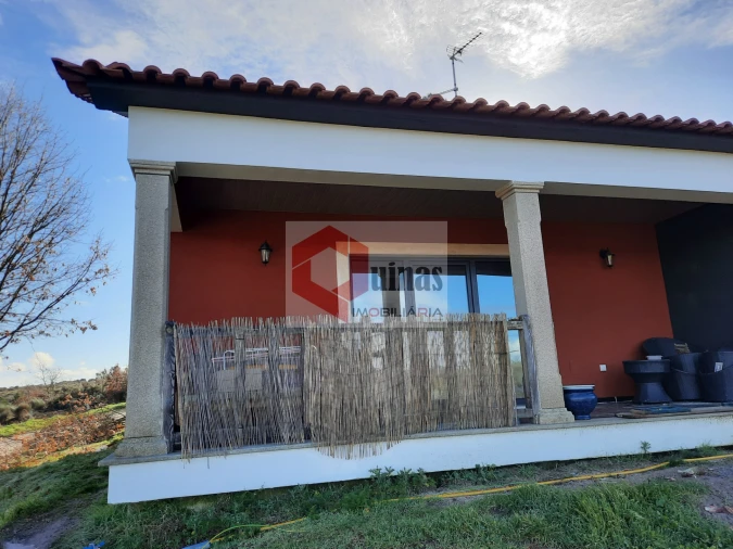 Moradia T3 para Venda em Vila do Touro Foto 5