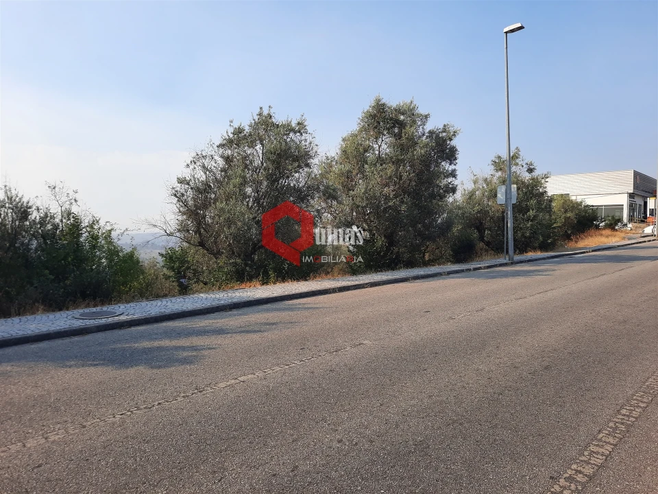 Terreno para Venda em Fornos de Algodres Foto 2