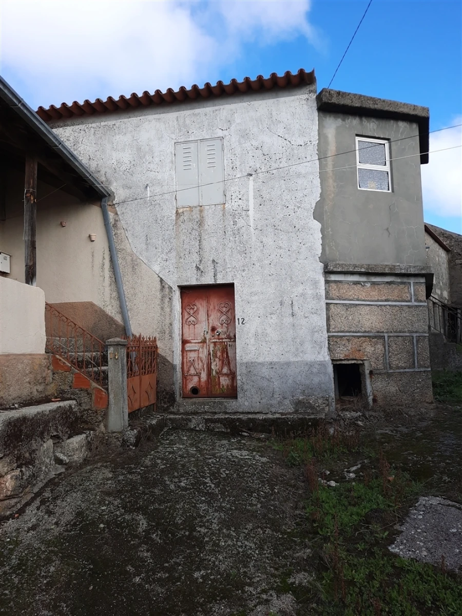 Moradia T2 para Venda em Vila do Touro Foto 3