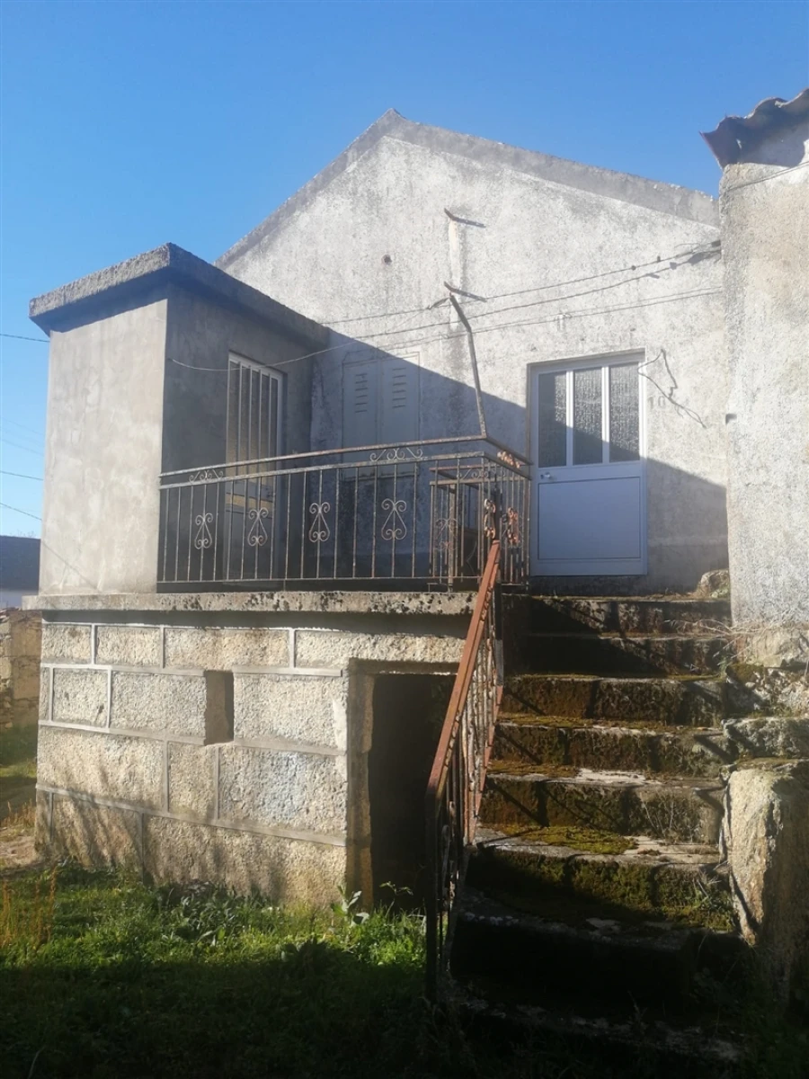 Moradia T2 para Venda em Vila do Touro Foto 1