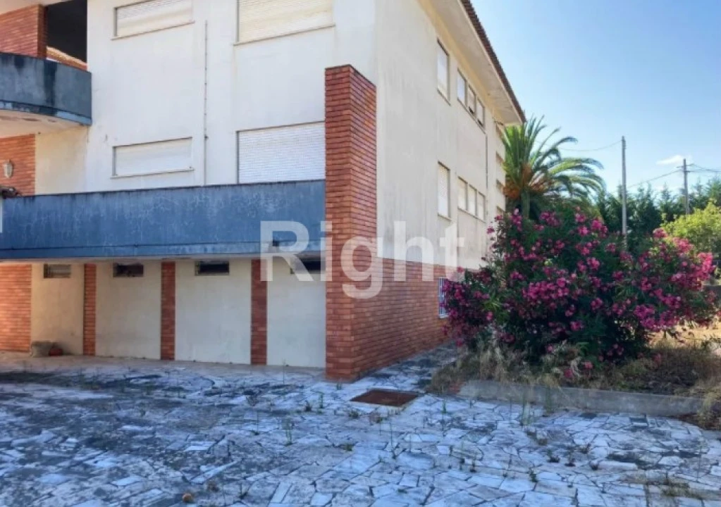 Moradia T12 para Venda em Carcavelos e Parede Foto 3