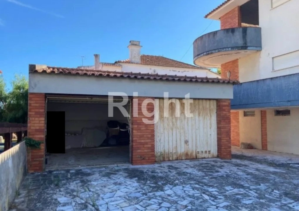 Moradia T12 para Venda em Carcavelos e Parede Foto 4