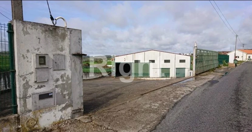 Armazém para Arrendamento em Santiago dos Velhos Foto 11