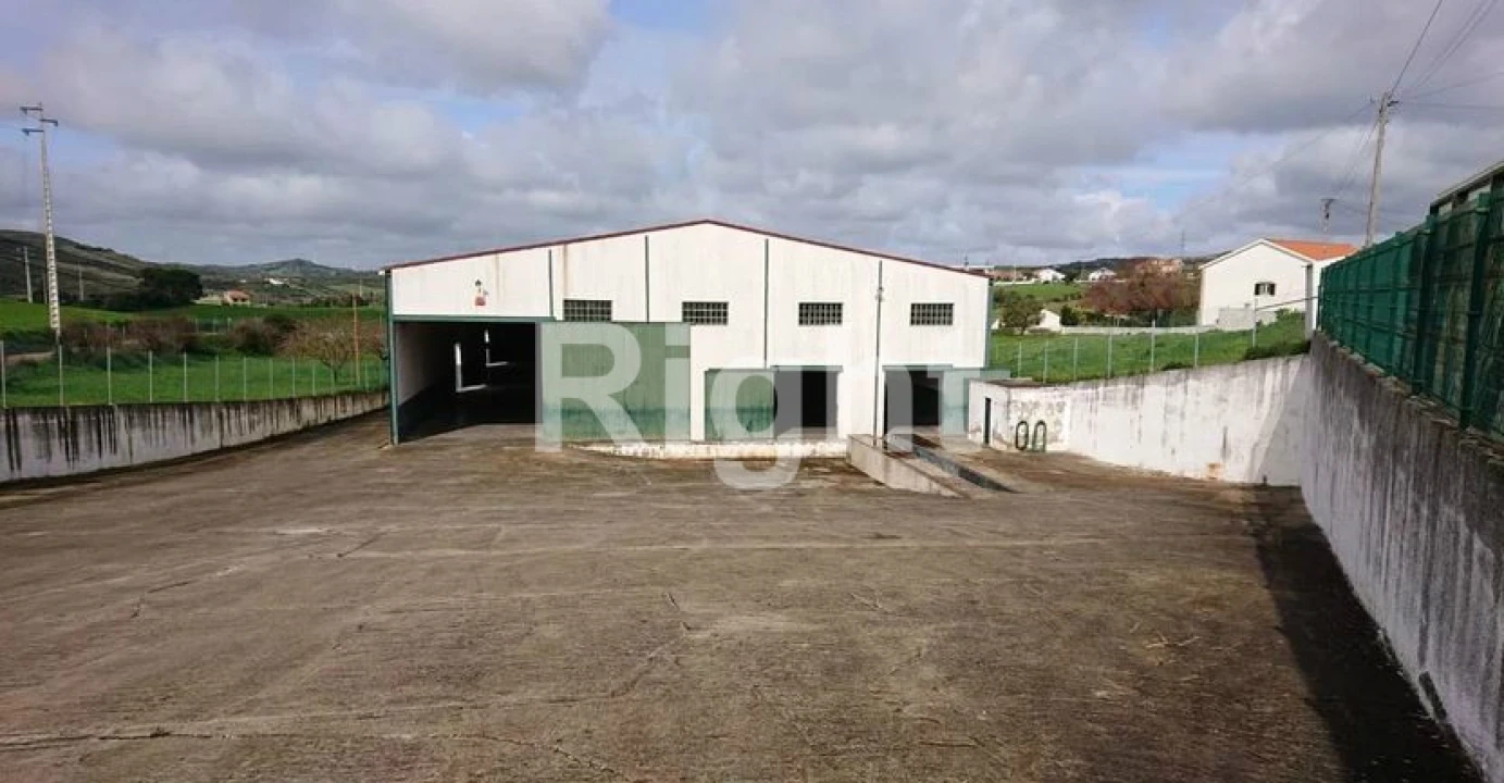 Armazém para Arrendamento em Santiago dos Velhos Foto 8