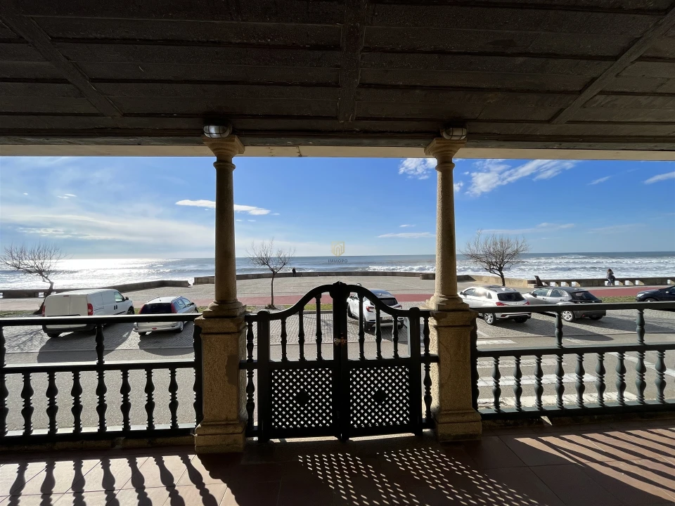 Moradia T5 para Venda em São Felix da Marinha Foto 3