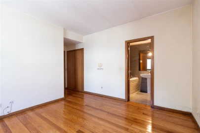 Apartamento T4 para Venda em Aldoar, Foz do Douro e Nevogilde
