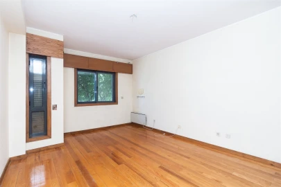 Apartamento T4 para Venda em Aldoar, Foz do Douro e Nevogilde