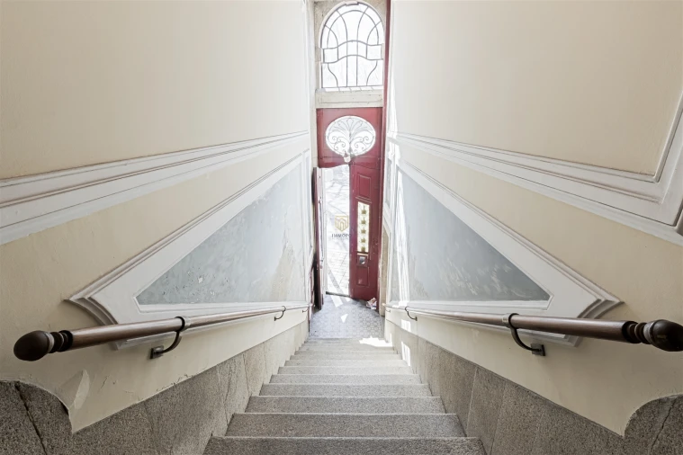 Prédio para Venda em Lordelo do Ouro e Massarelos Foto 3