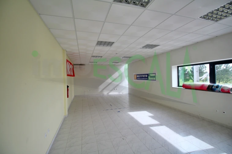 Armazém para Venda em Salvaterra de Magos e Foros de Salvaterra Foto 23