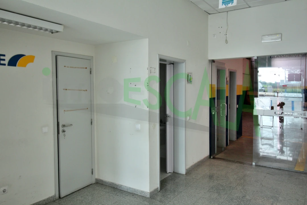 Armazém para Venda em Salvaterra de Magos e Foros de Salvaterra Foto 9