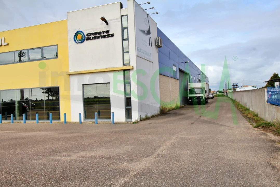 Armazém para Venda em Salvaterra de Magos e Foros de Salvaterra Foto 43