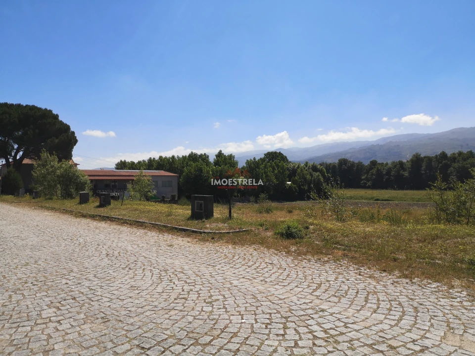 Terreno para Venda em Pinhanços Foto 4