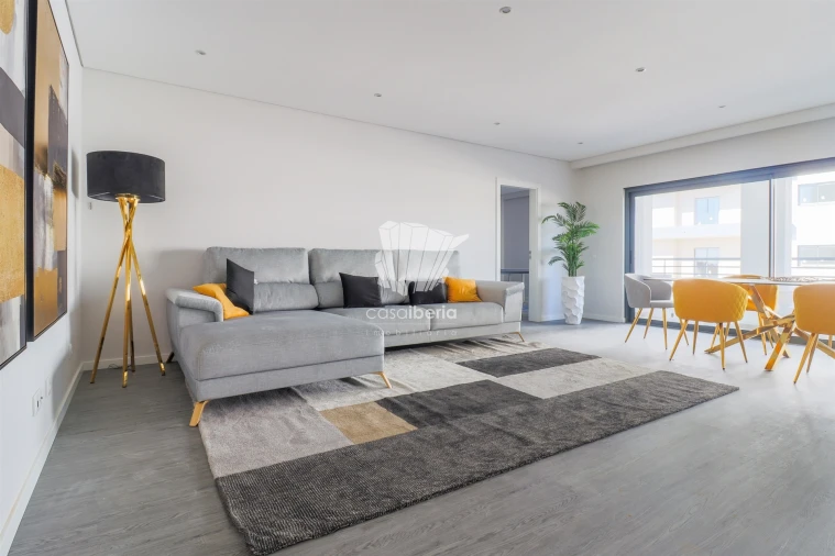 Apartamento T3 para Venda em Quelfes Foto 4