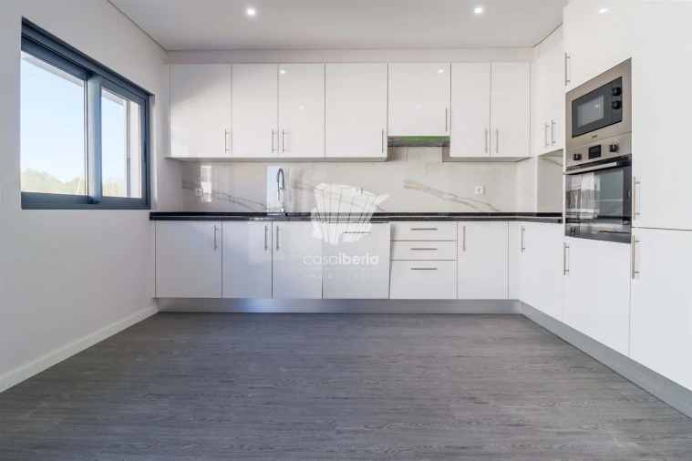 Apartamento T3 para Venda em Quelfes Foto 2