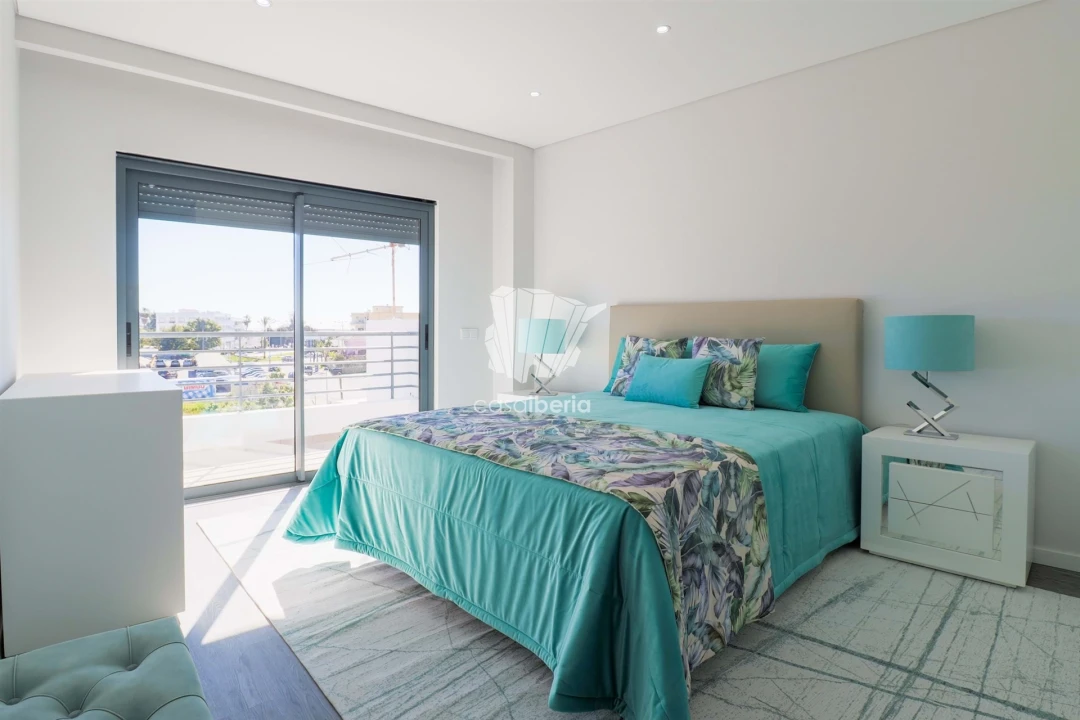 Apartamento T3 para Venda em Quelfes Foto 9
