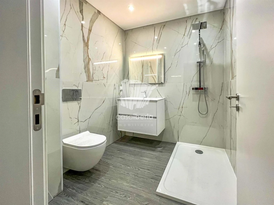 Apartamento T3 para Venda em Quelfes Foto 12