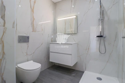 Apartamento T3 para Venda em Quelfes